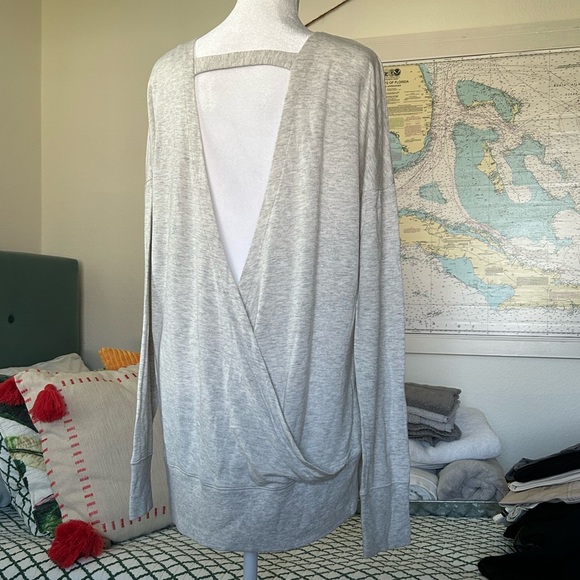 ATHLETA SWEATSHIRT - Picture 3 of 3